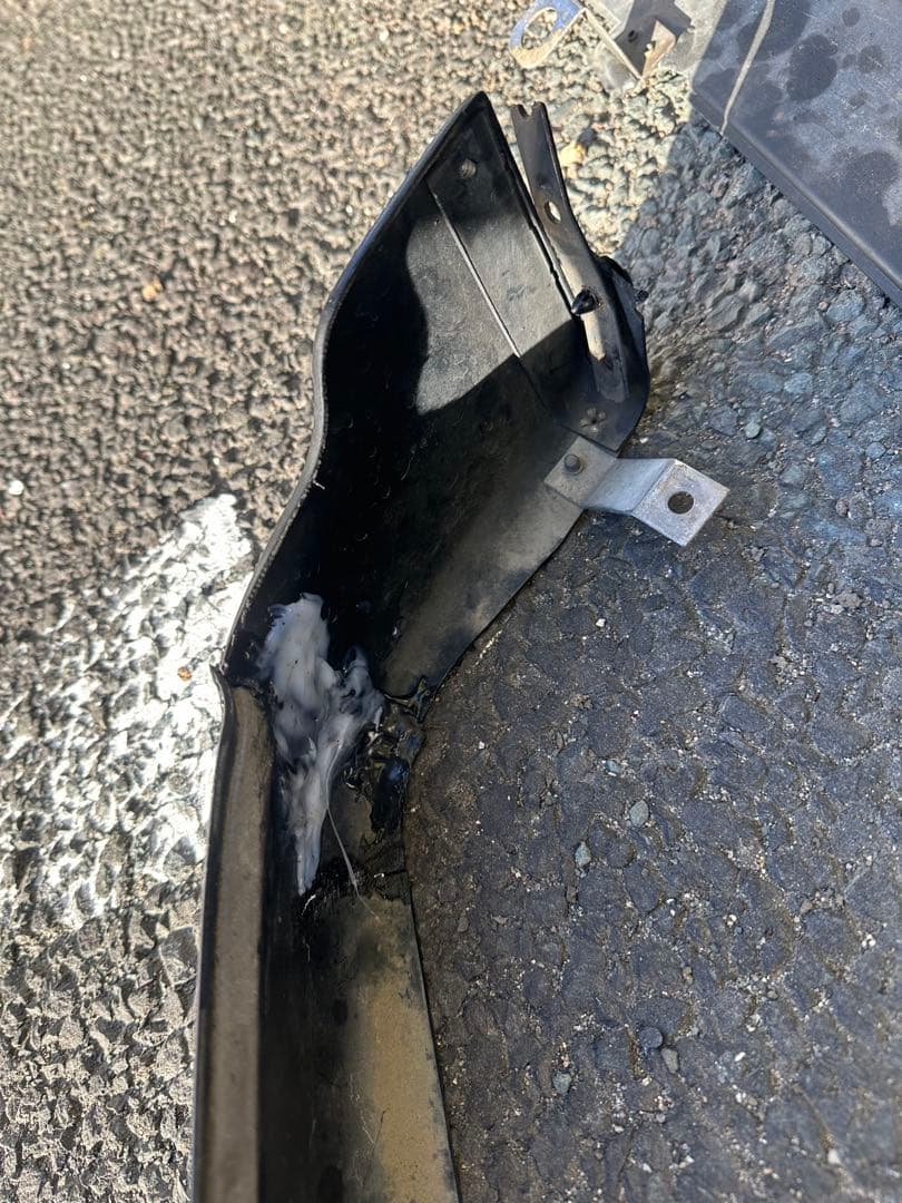 ラパンSSHE21S フロントリップスポイラーとサイドステップ左右ヒビ複数あり黒