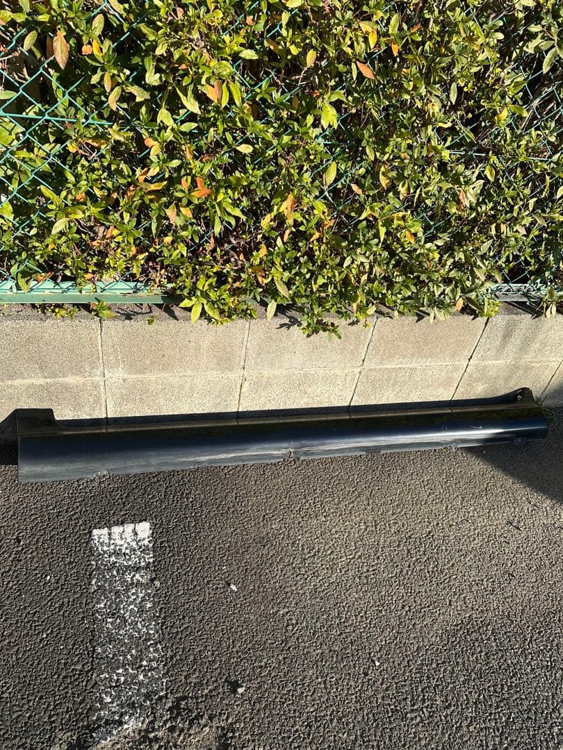 ラパンSSHE21S フロントリップスポイラーとサイドステップ左右ヒビ複数あり黒