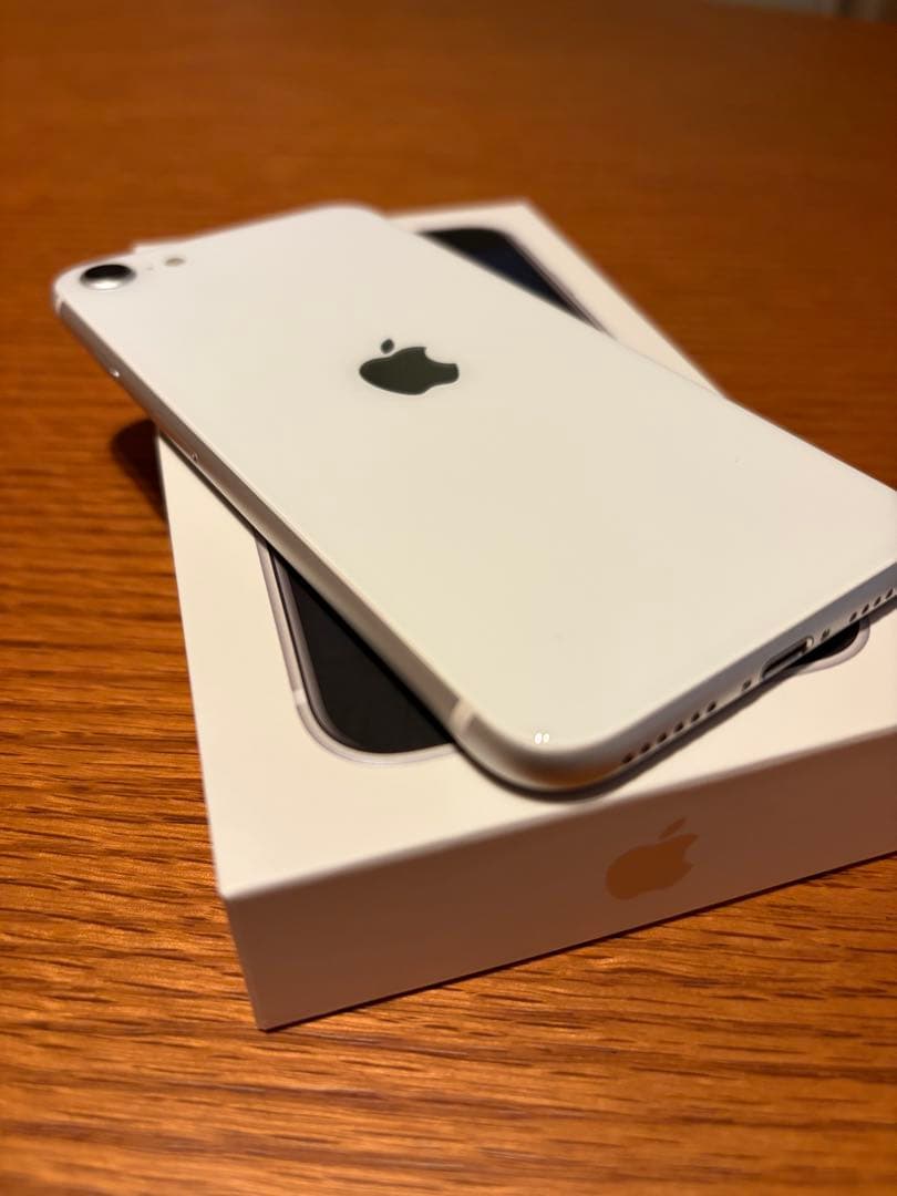 iPhone SE 64GB SIMフリー