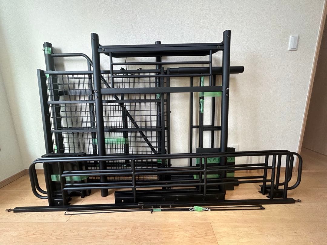 【おさる】黒のスチール製ロフトベッド／デスク下収納・はしご階段付き