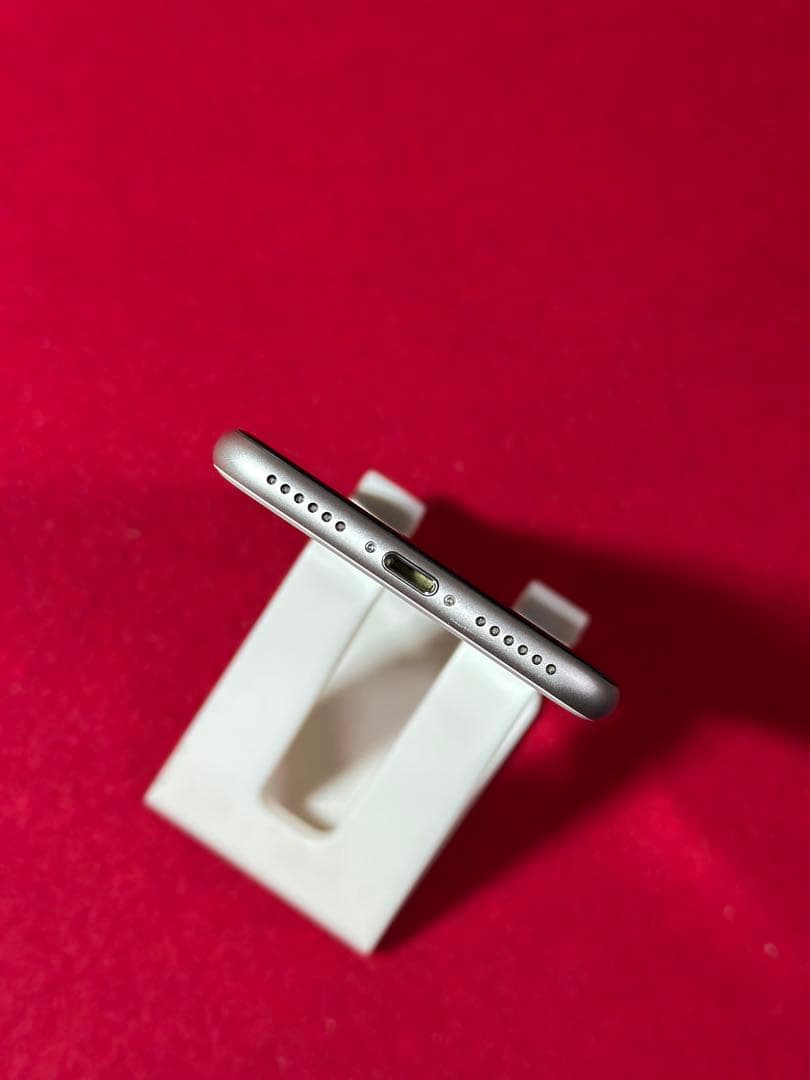 【4809】iPhone SE3第3世代スターライト 256GB simフリー