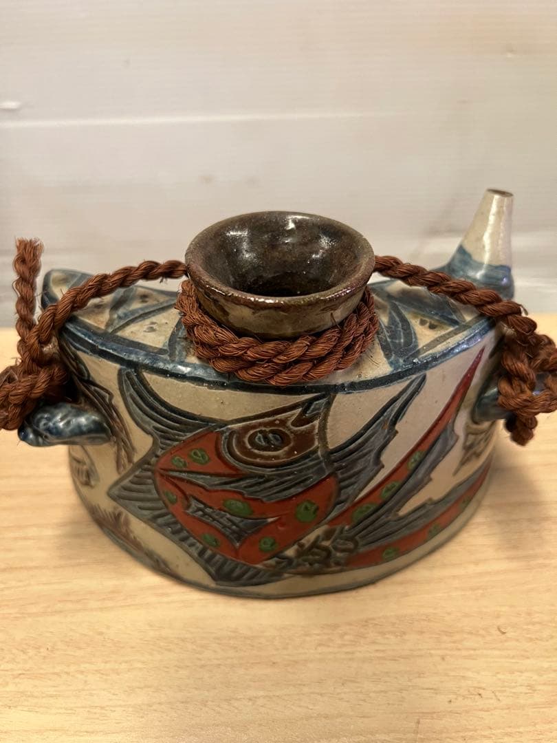 魚文抱瓶