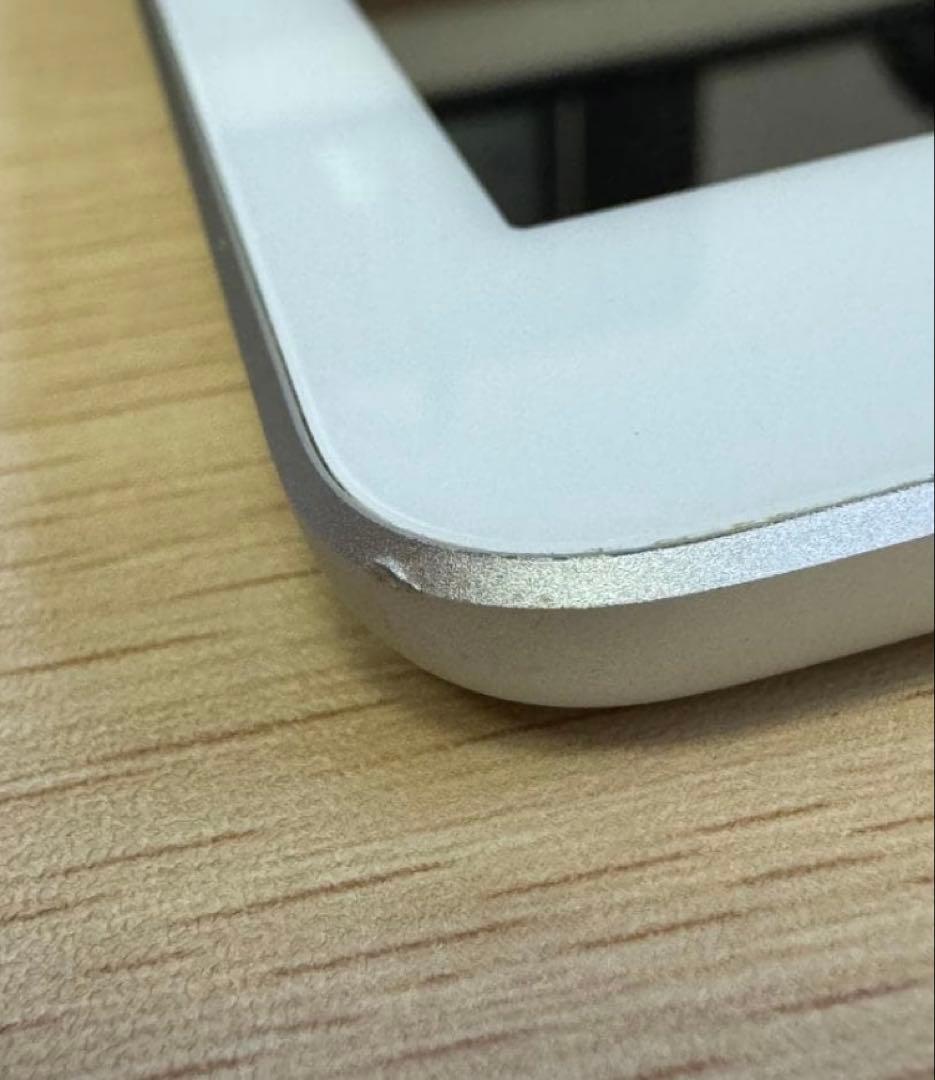 iPad 第6世代 Wi-Fiモデル 32GB ケース付シルバー