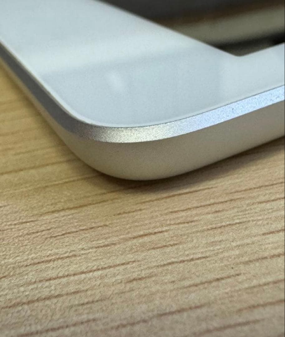 iPad 第6世代 Wi-Fiモデル 32GB ケース付シルバー