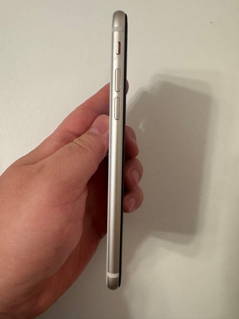 【ジャンク】iPhone SE (第3世代) 128GBスターライトSIMフリ-