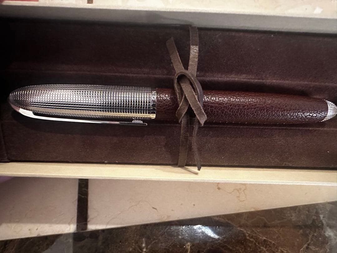 希少 LOUIS VUITTON ローラーボール レザーカバード