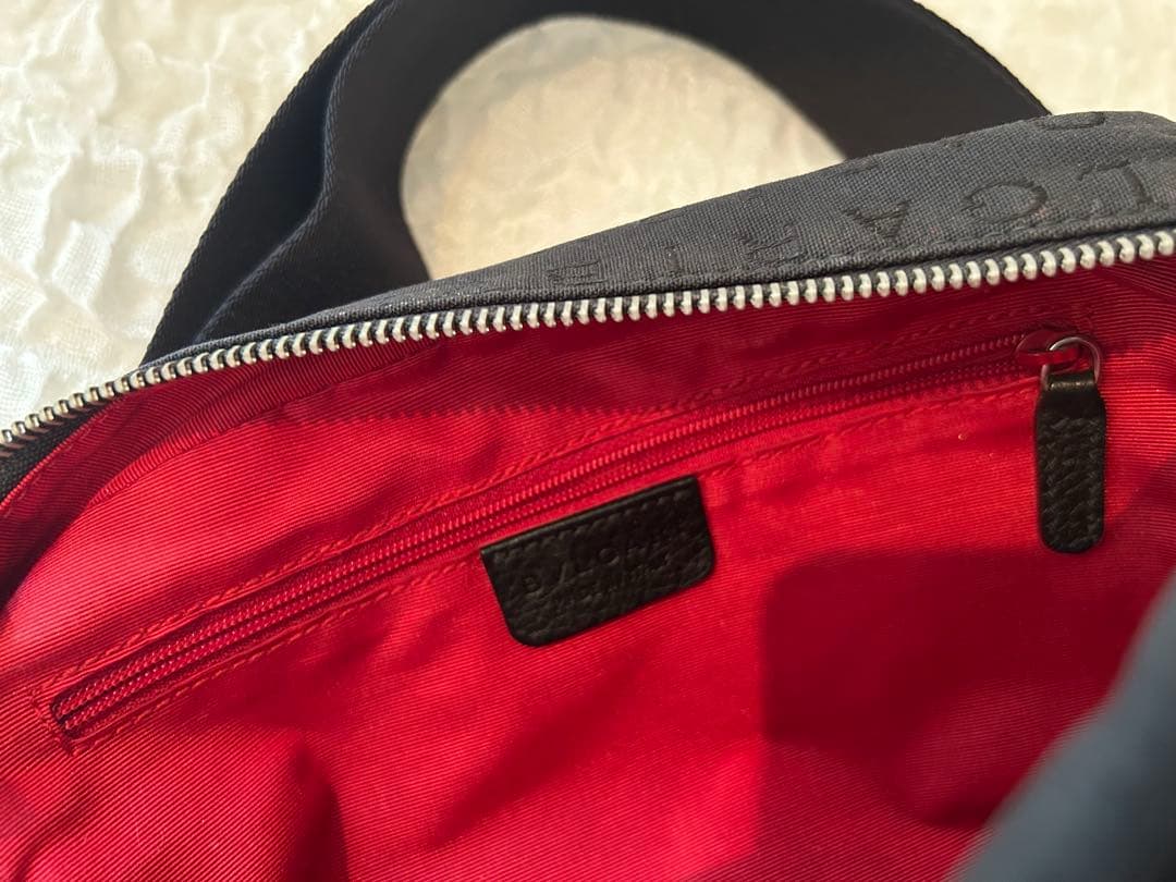 ブラック ショルダーバッグ ジッパー付き