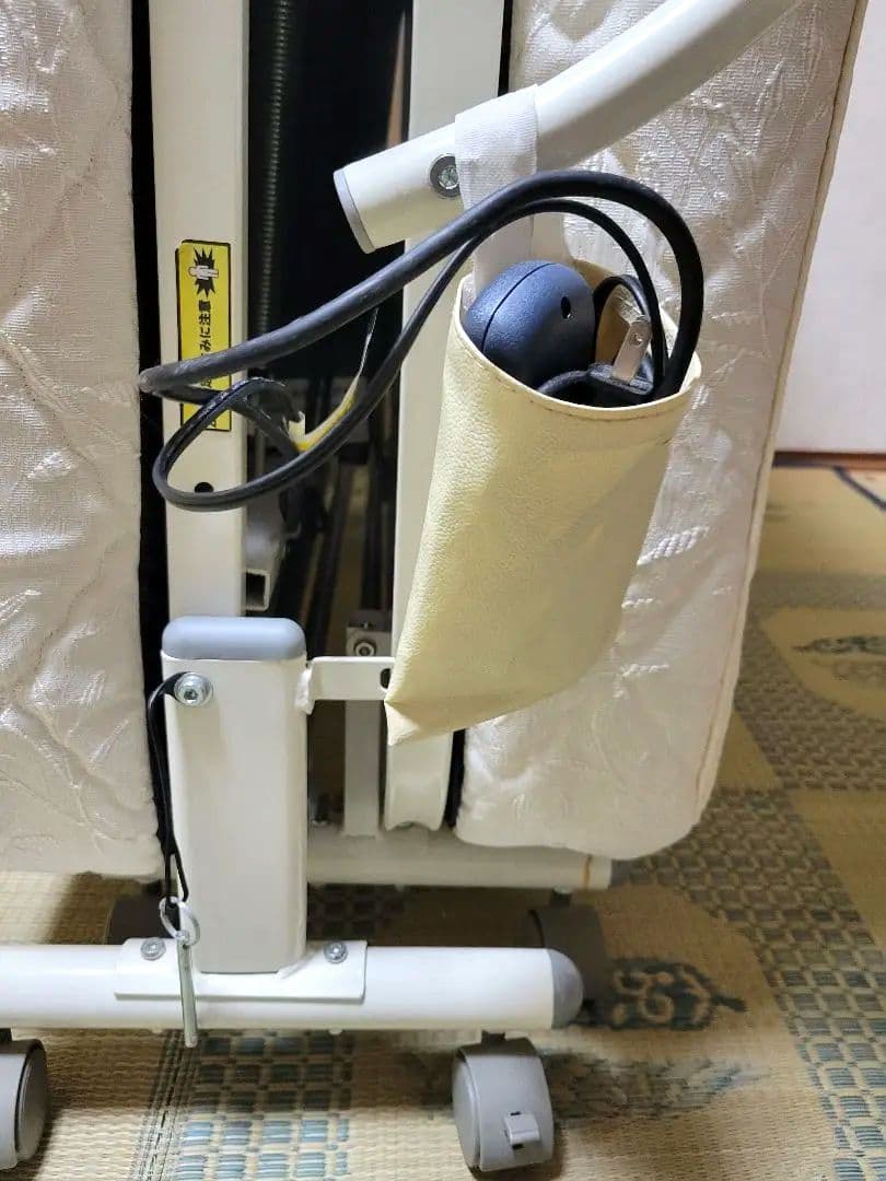 折りたたみ電動ベッド / シングルサイズ / ホワイト