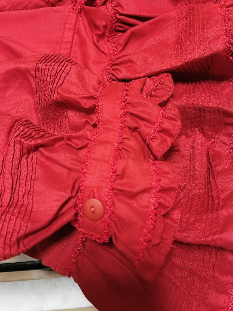 カネコイサオ　オーバーブラウス　レッド