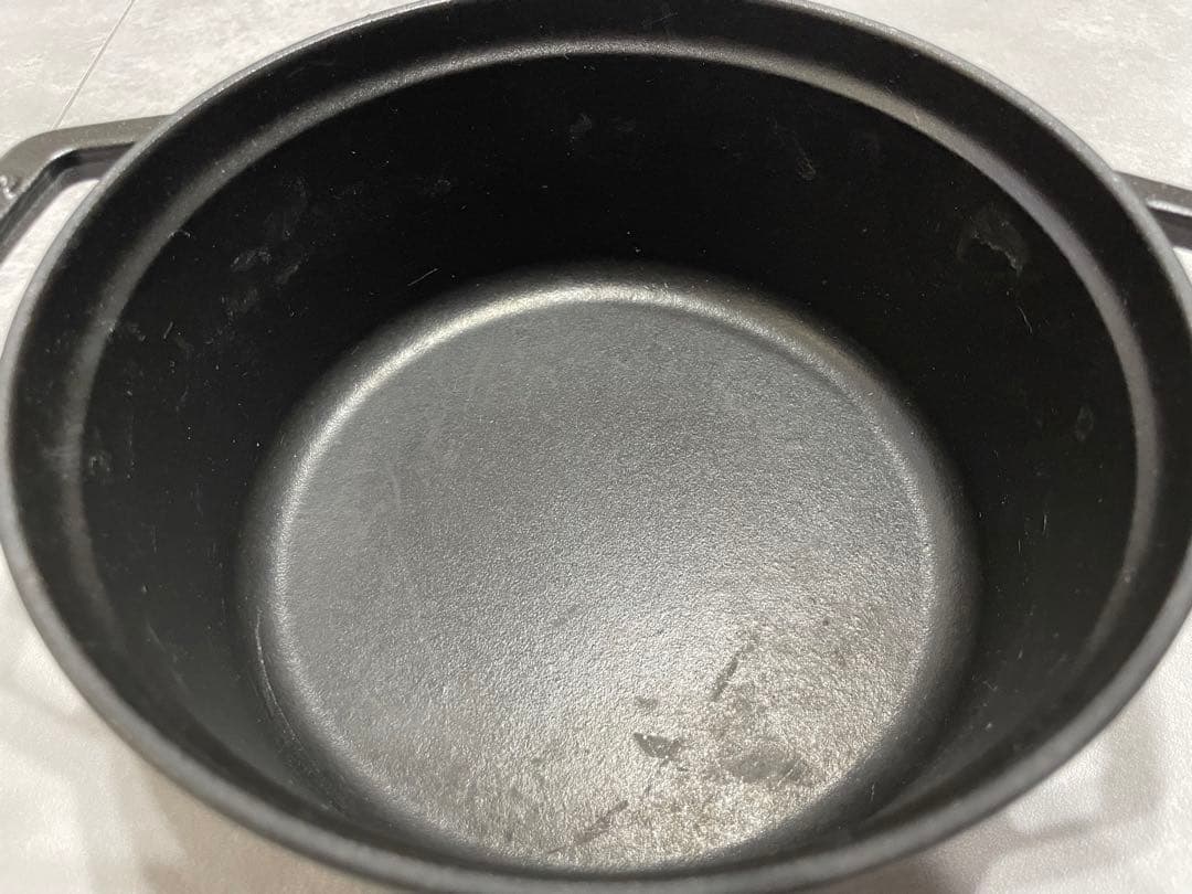 staub(ストウブ) ココット ラウンド18cm 黒