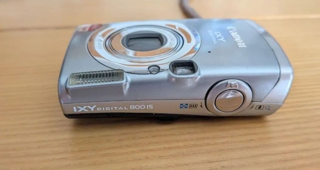 Canon IXY Digital 800 IS デジタルカメラ 充電器付き