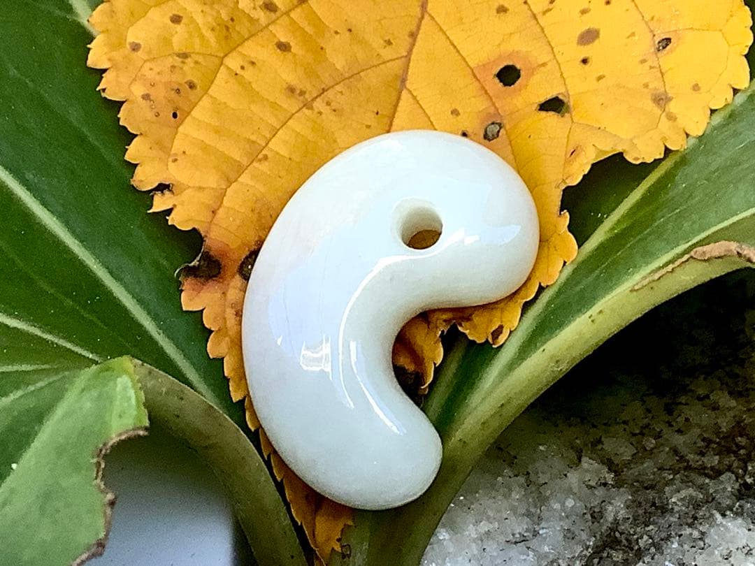 ✳極上品種のアイスジェイド氷　糸魚川翡翠勾玉　一生物の本物　お値段に自信　鑑別付