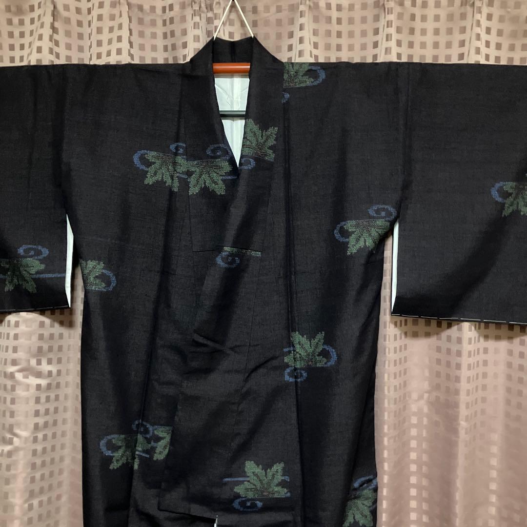 本場結城紬 重要無形文化財 地機 黒地 100亀甲 飛び柄 4色絣 未使用 美品