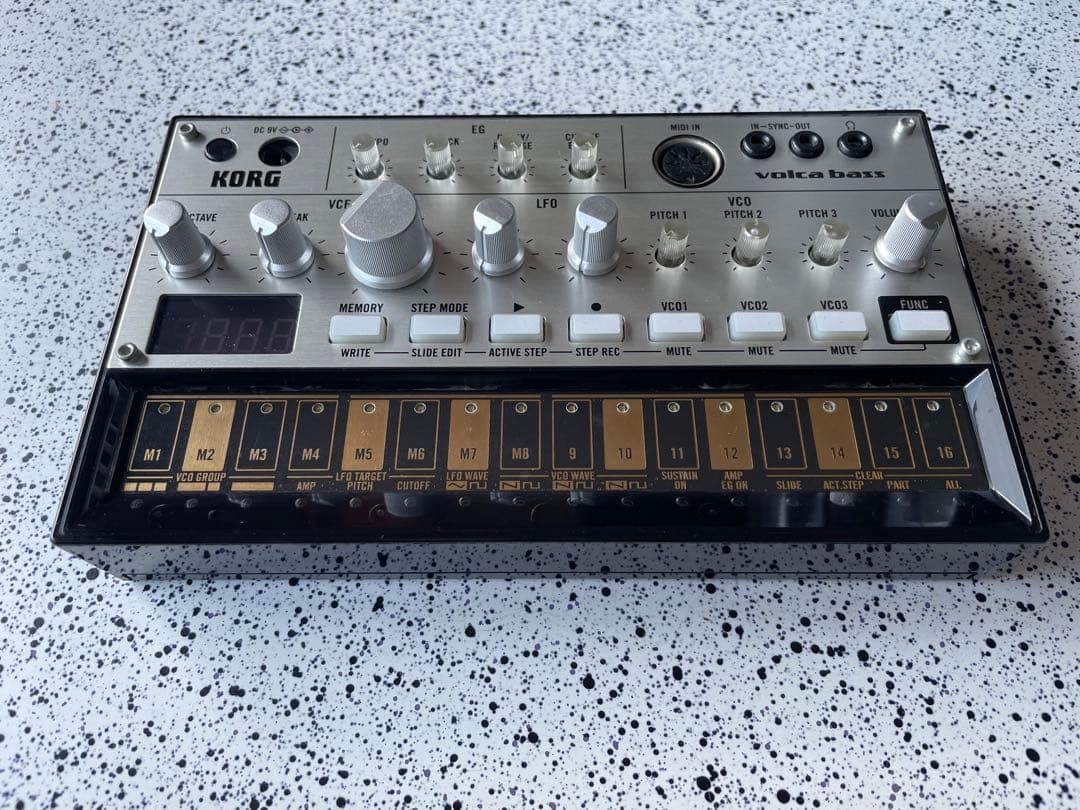 *値下げ* KORG / volca bass アナログシンセサイザー