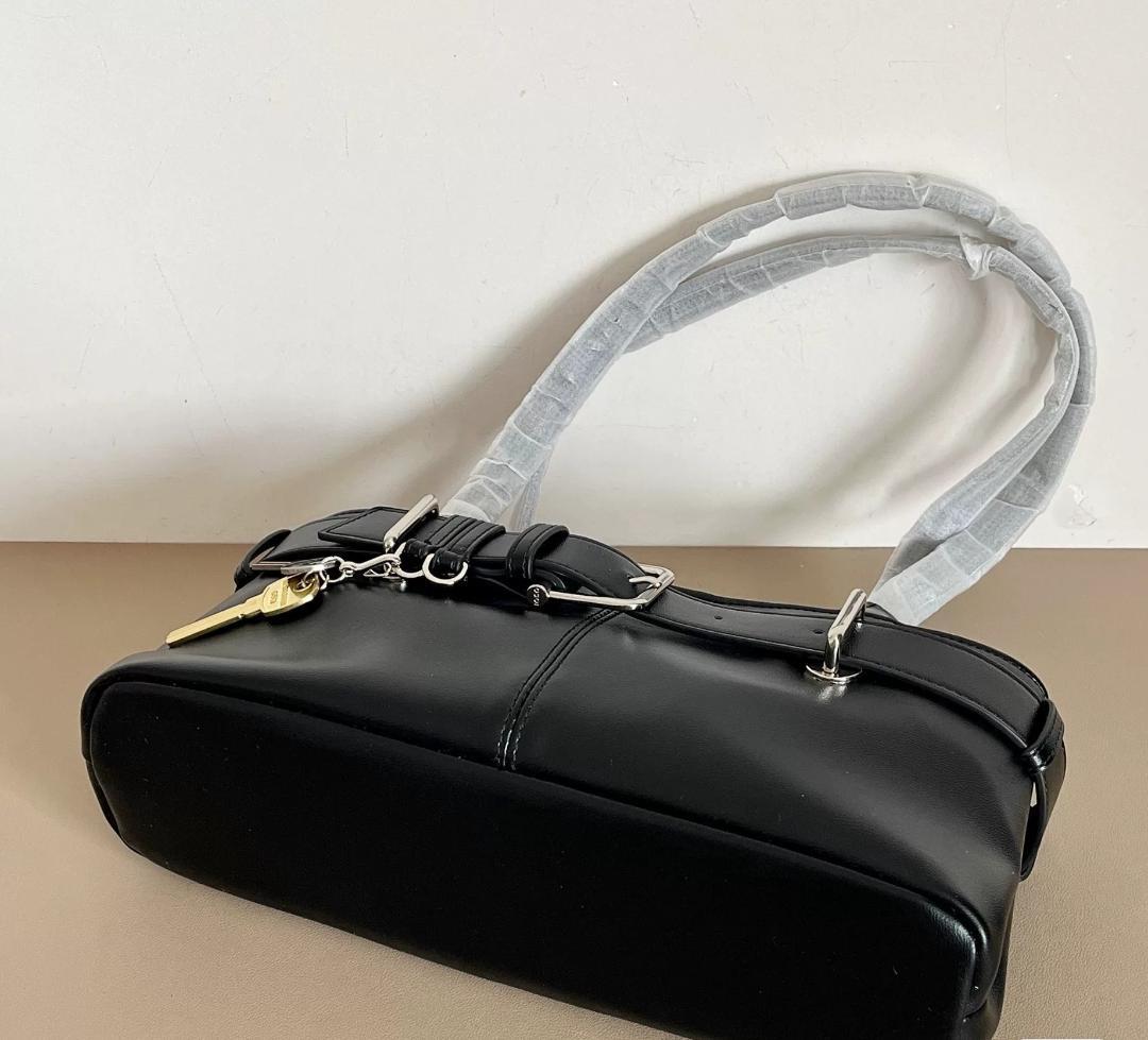 即購入 美品✨OSOI SHOULDER BROCLE バッグ
