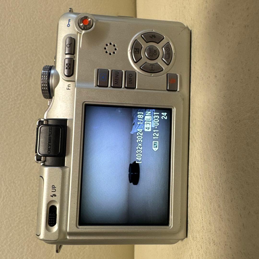 【匿名配送】ミラーレス一眼OLYMPUS E-PL1シルバー