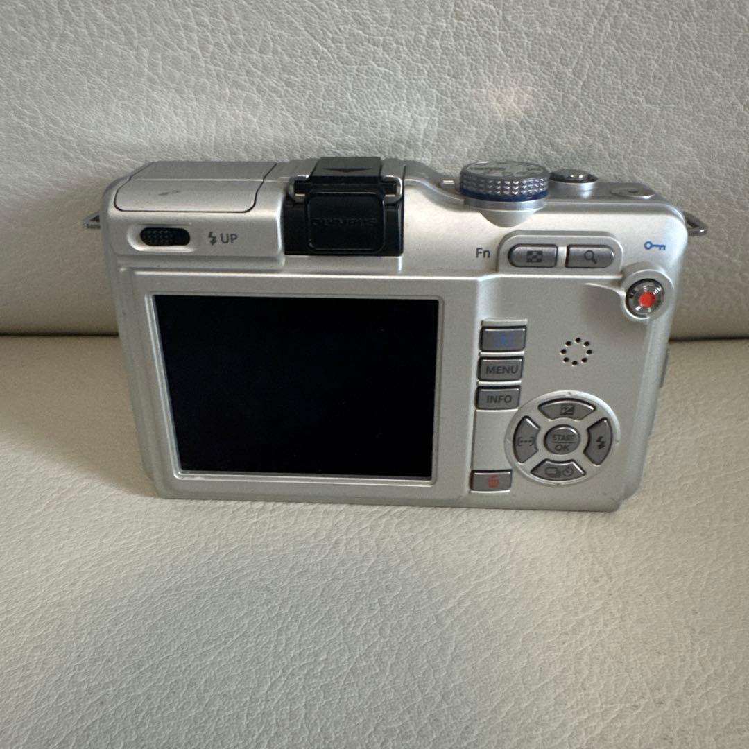 【匿名配送】ミラーレス一眼OLYMPUS E-PL1シルバー