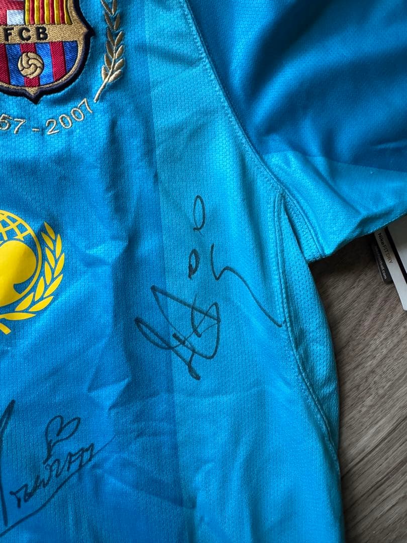 【2008〜2009シーズンFC Barcelona サイン入りユニフォーム】