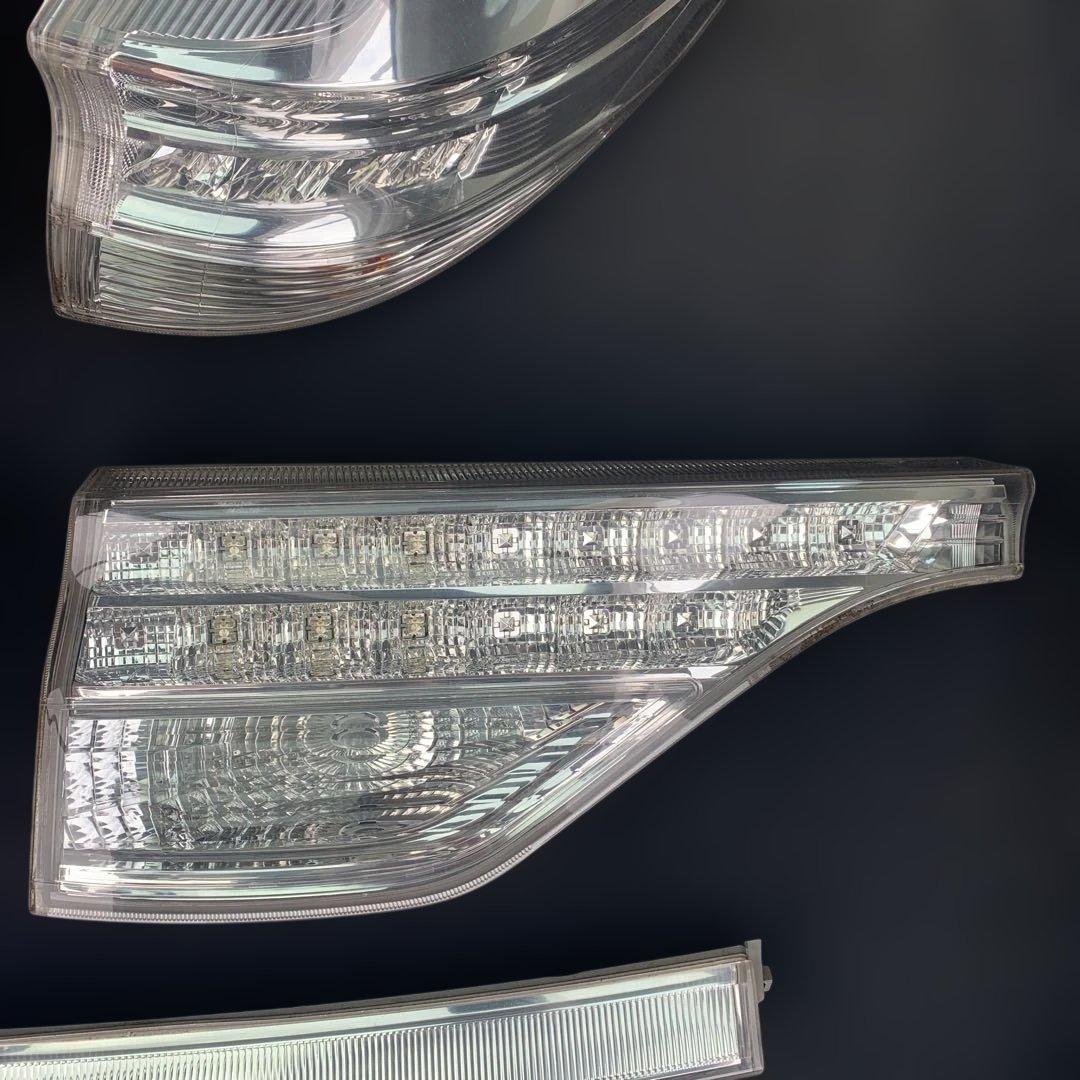トヨタ　エスティマ　ハイブリッド　AHR20 純正リアテールランプ　中古品