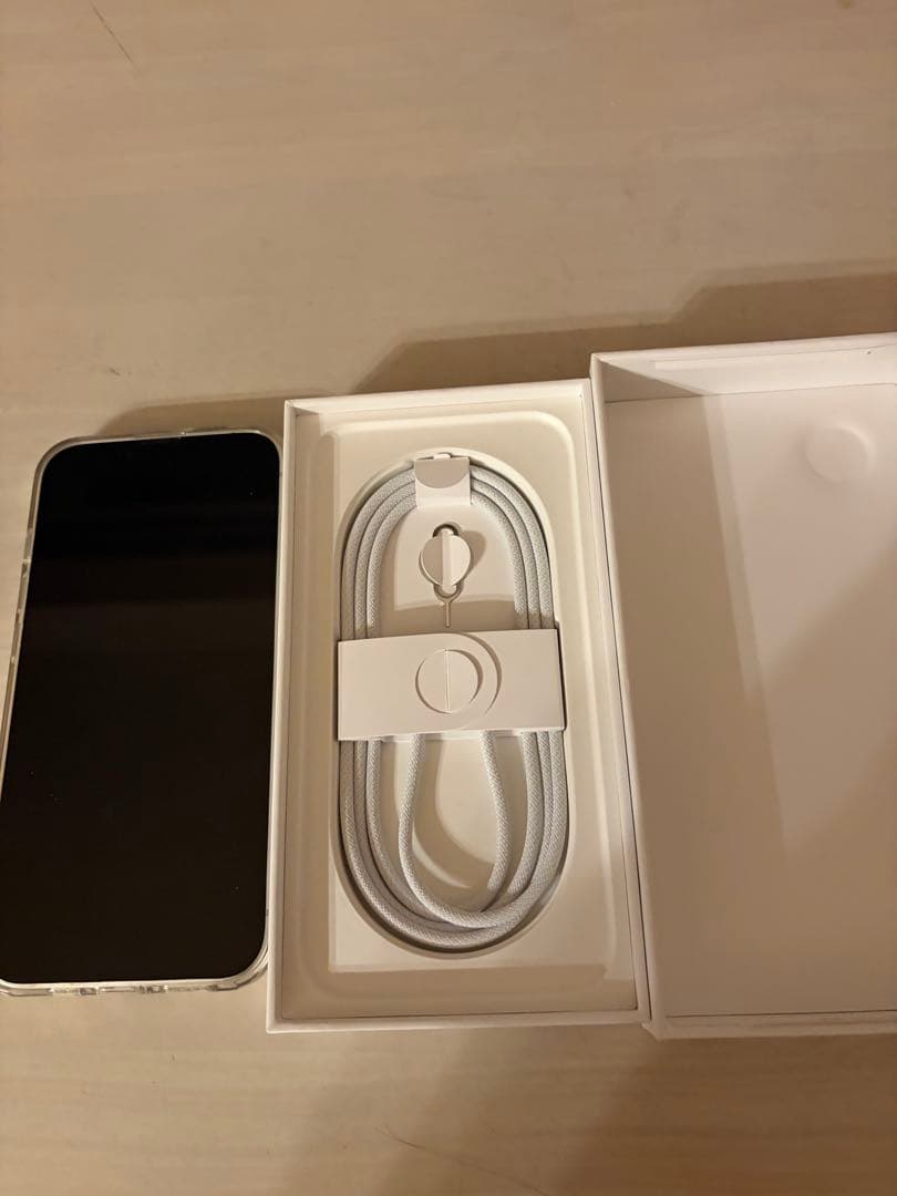 iPhone16e 256GB 白　simフリー