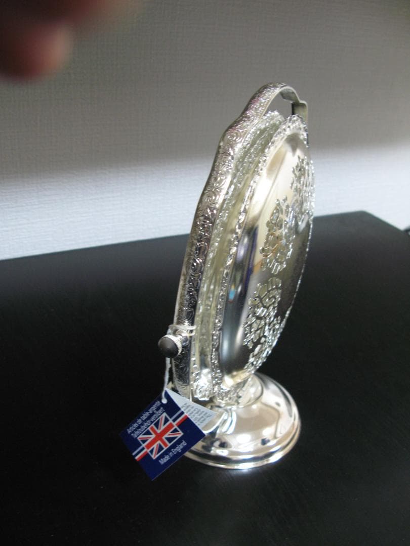 英国 エンボスと透かしのケーキスタンド シルバープレート Queen Anne