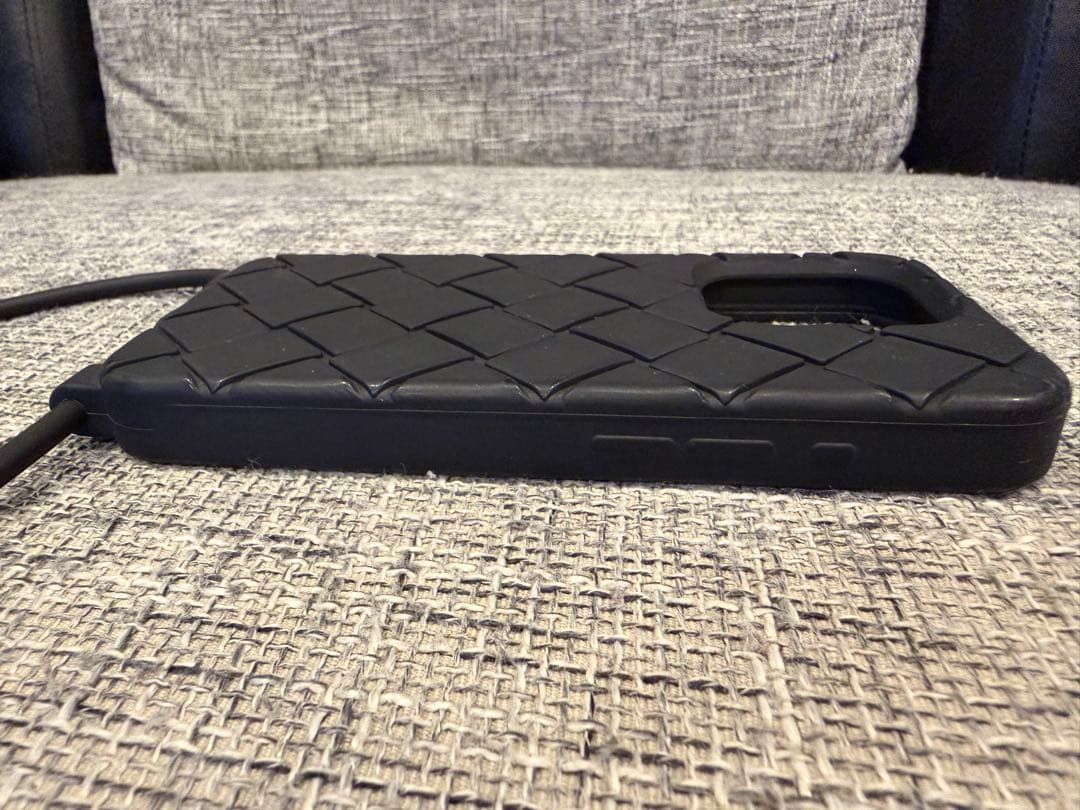 BOTTEGA VENETA iPhone15proケース ショルダー付き