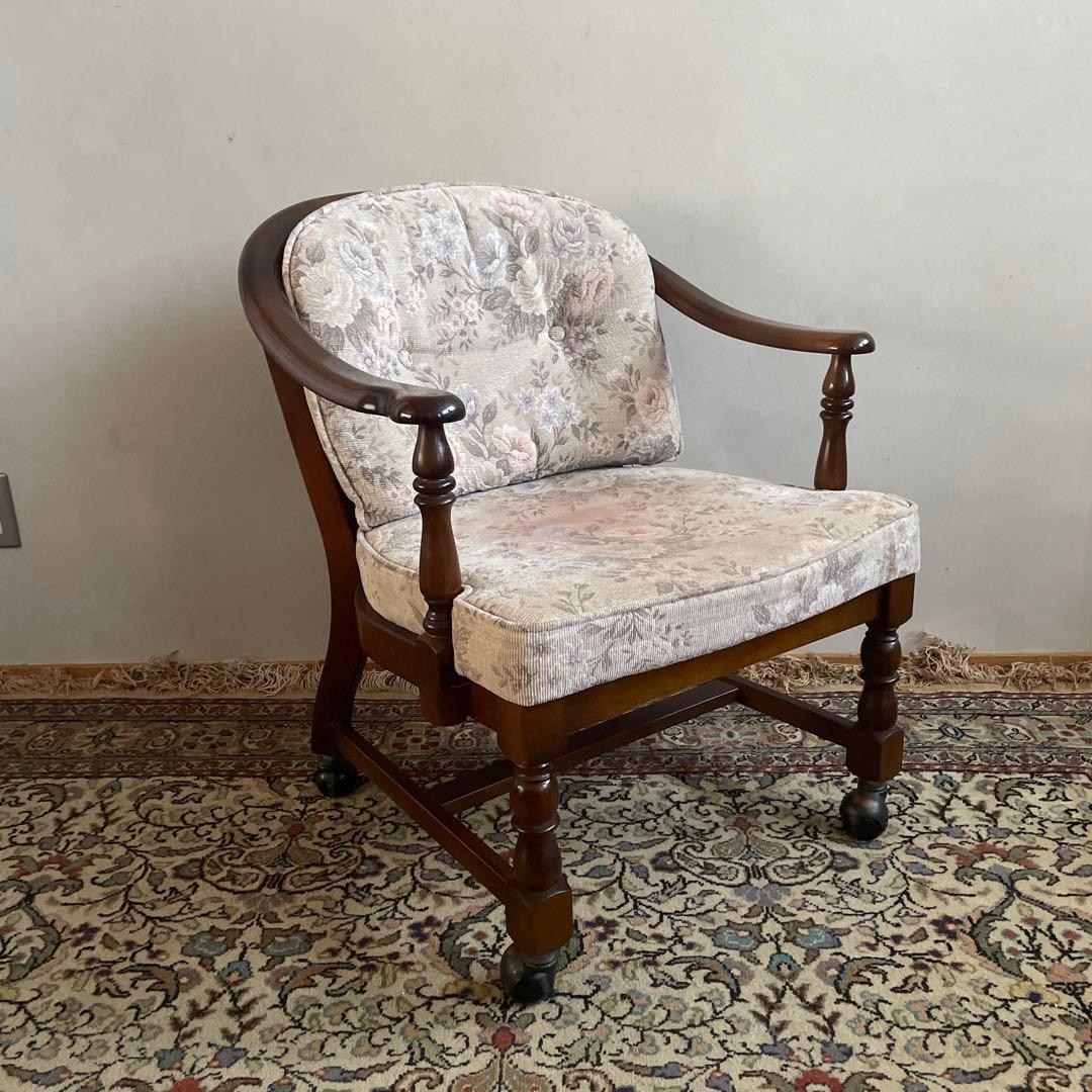 カリモク アームチェア コロニアル キャスター付き ダイニングチェア