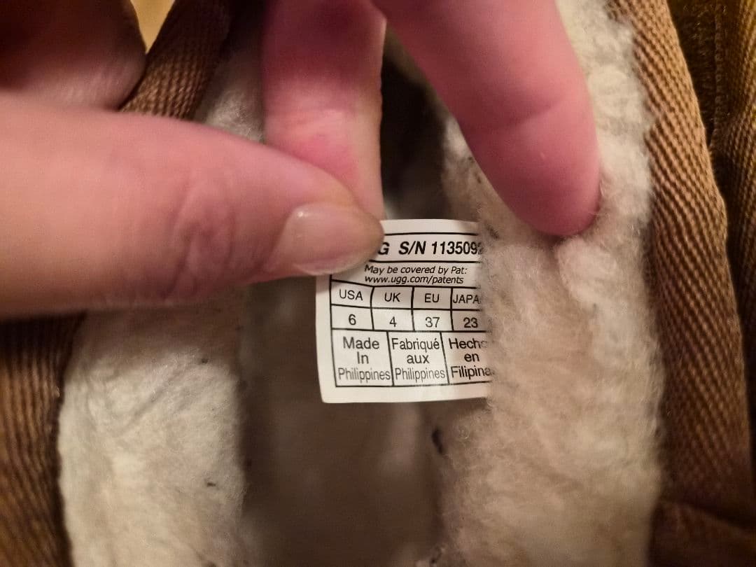 Ugg クラシック ウルトラミニプラットフォーム ブーツ