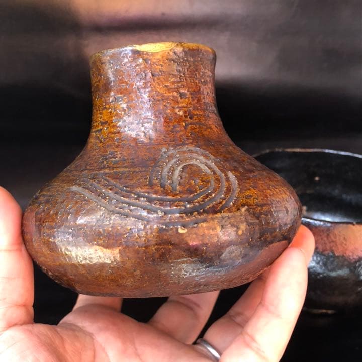 究極の美◼️蔵から凄い古い謎の美しい壺の様な陶器が出て来ました。水差し？茶道具？