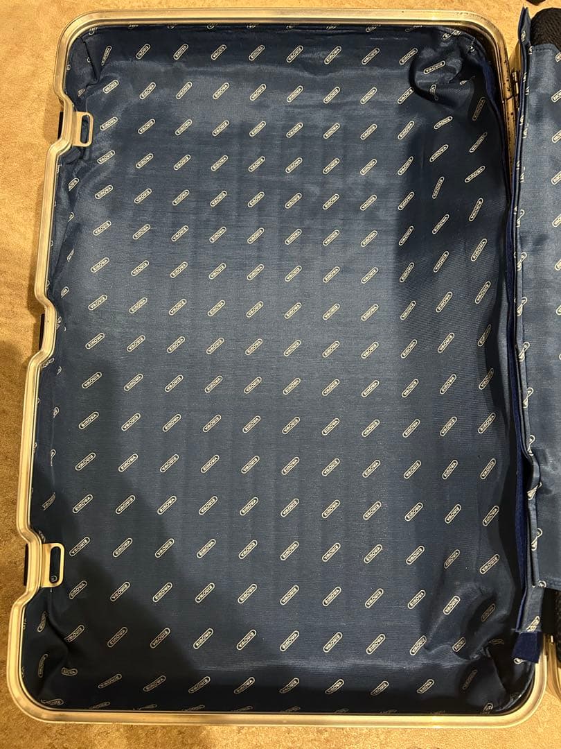 RIMOWA アルミニウム製キャリーケース
