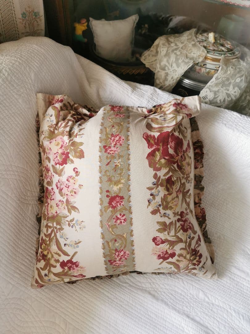 ヴィンテージ フランス スモック＆バリオン刺繍 花柄ファブリッククッションカバー