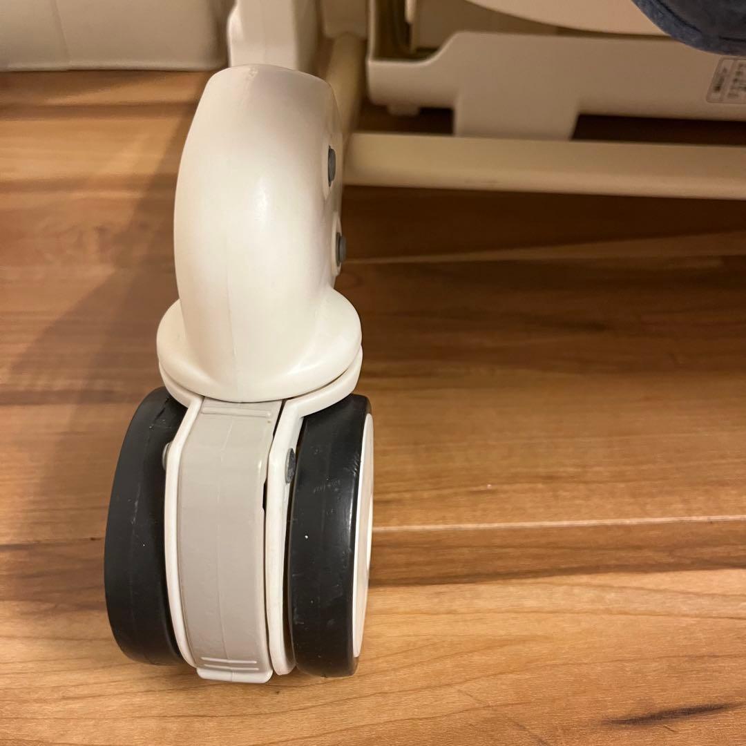 【美品・動作確認済】コンビ 電動 ハイローチェア ネムリラ4キャス AT