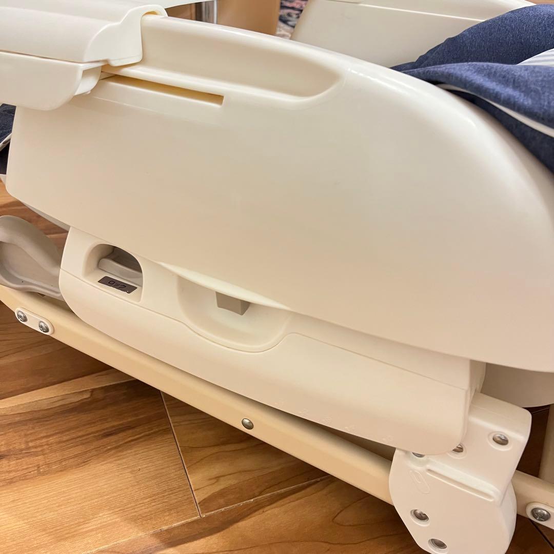 【美品・動作確認済】コンビ 電動 ハイローチェア ネムリラ4キャス AT