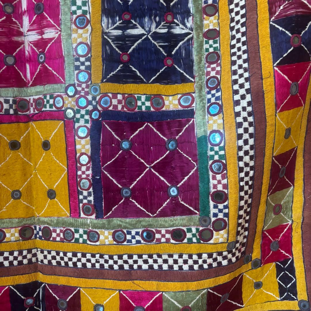 インドアンティークミラーワーク刺繍タペストリー