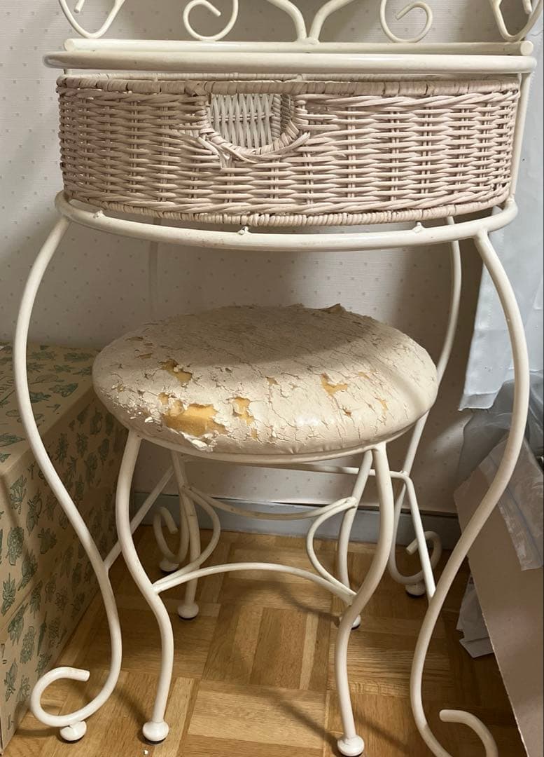 ドレッサー　アイアン　白　ホワイト　姫系　ゆめかわ　コンパクト　アイボリー　猫脚