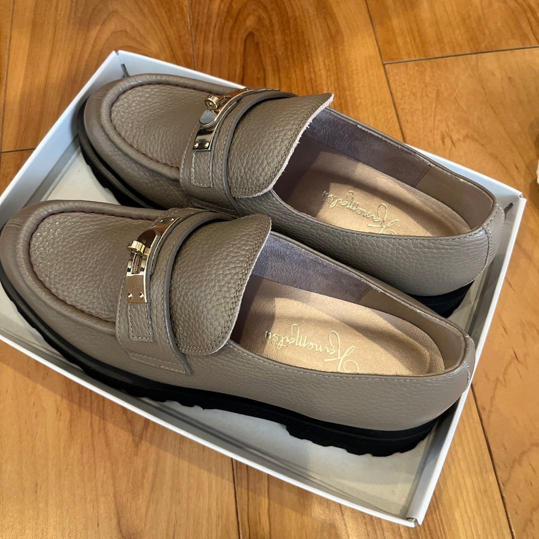 銀座かねまつ ベージュ レザー ローファー