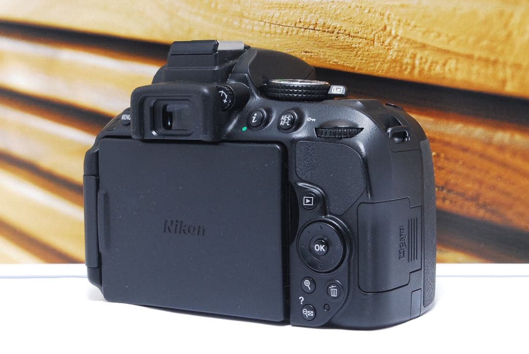 Nikon D5300 ダブルレンズキット ニコン 一眼レフカメラ　Wi-Fi