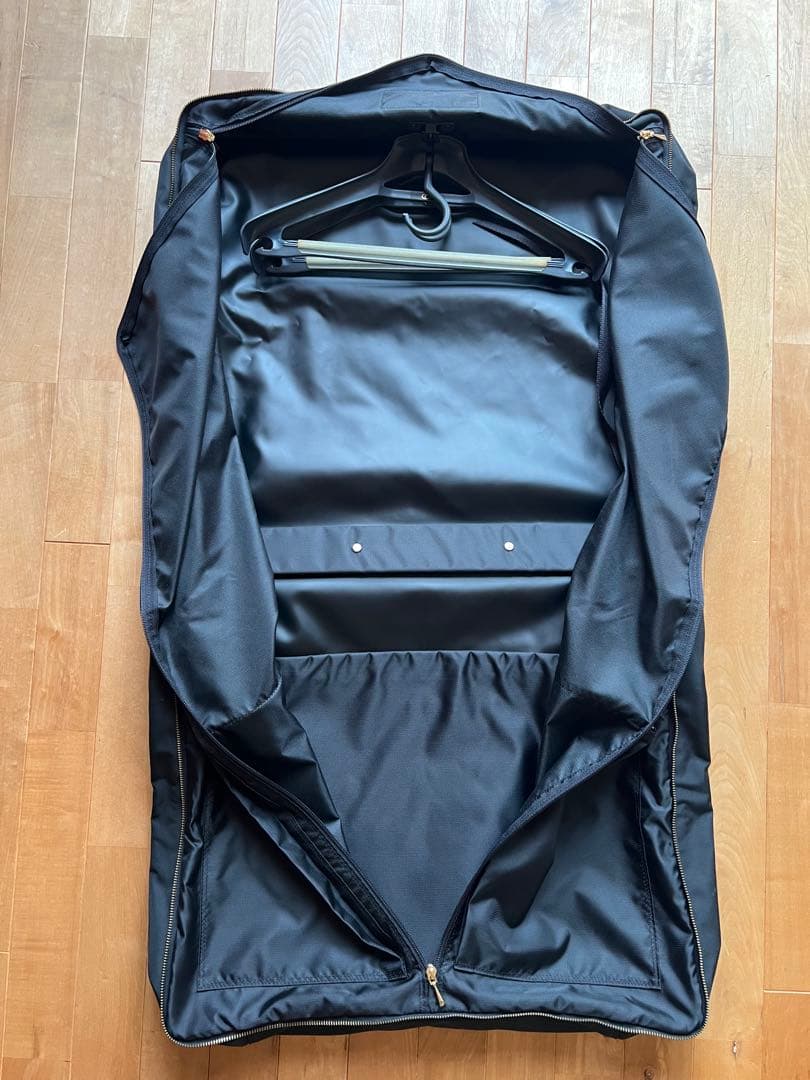 GEOFFREY BEENE ジェフリー ビーン ガーメントケース