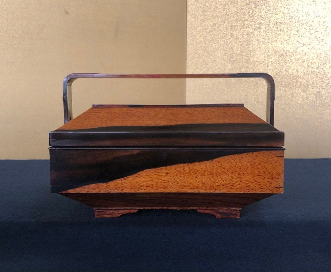 ‼️割引《R》黒柿内朱 手付 四方菓子器 食籠 喰篭 飾り金具 250820G1