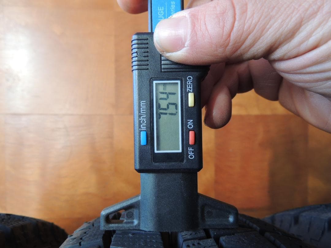 A56　145/80R13　ブリヂストン　スタッドレス　4本　ダイハツ　傷有り