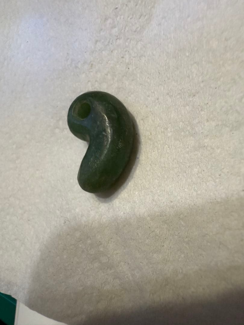糸魚川産‼️勾玉‼️ご覧の通り説明不要の上クラス‼️青海の濃緑色ヒスイ‼️ロウカン‼️