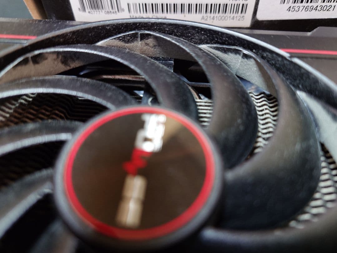 Sapphire Radeon RX 6600 XT 本体