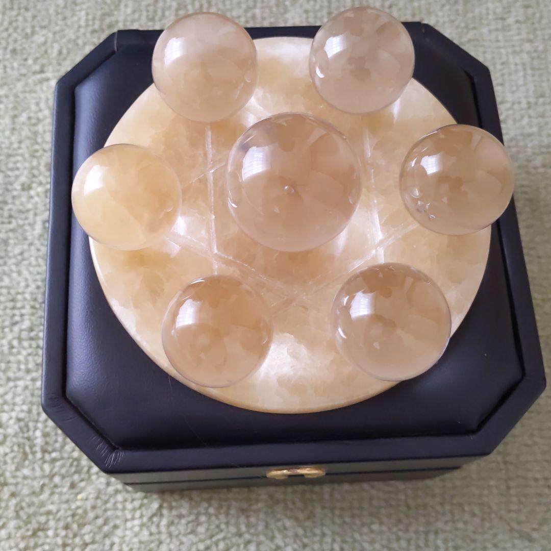 六芒星の台座と水晶