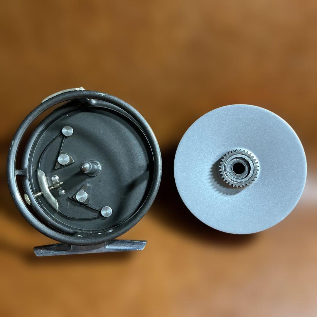 ハーディ　ライトウェイト　フライリール　箱　ケース　取説有り