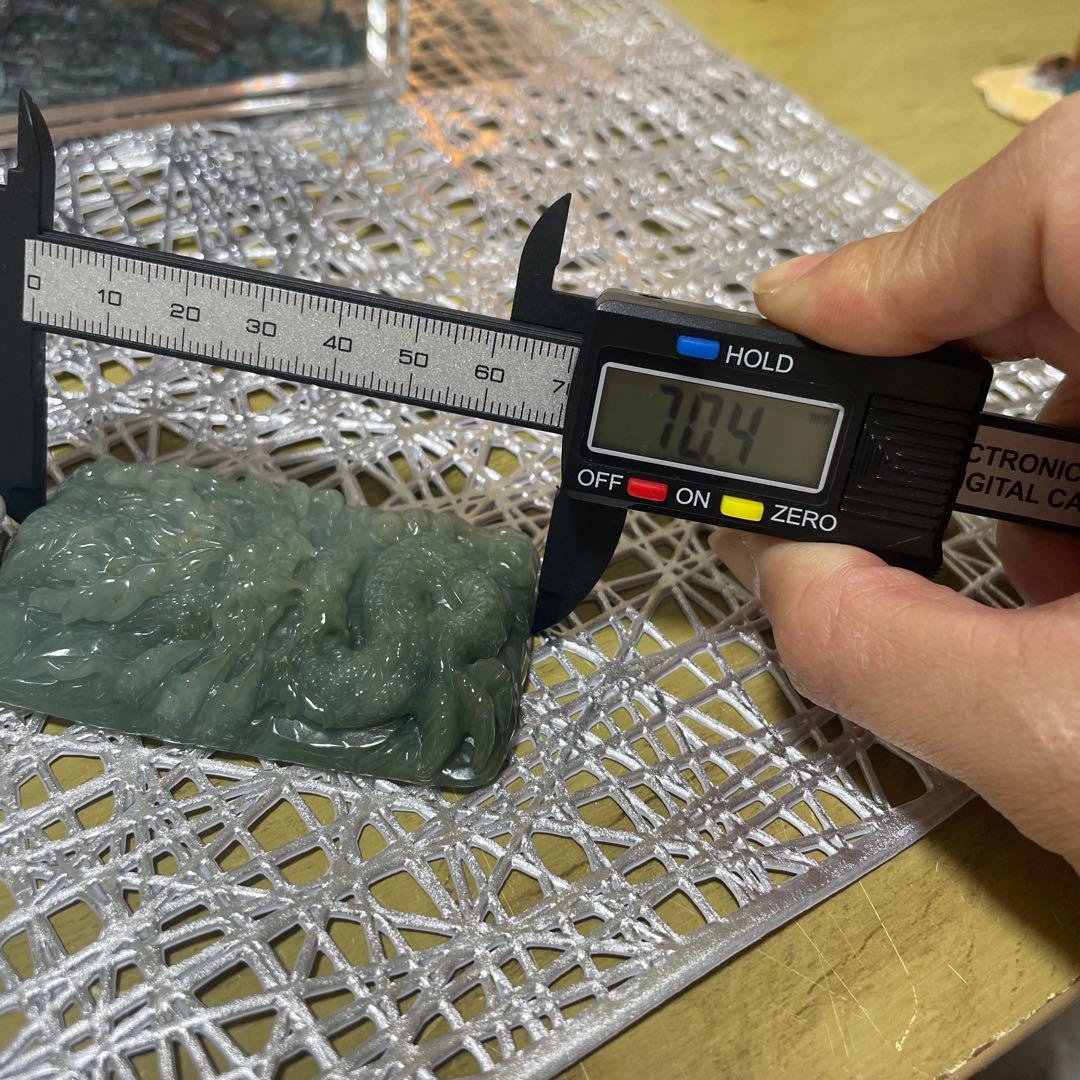 本翡翠　龍彫り(国内鑑定書付き)