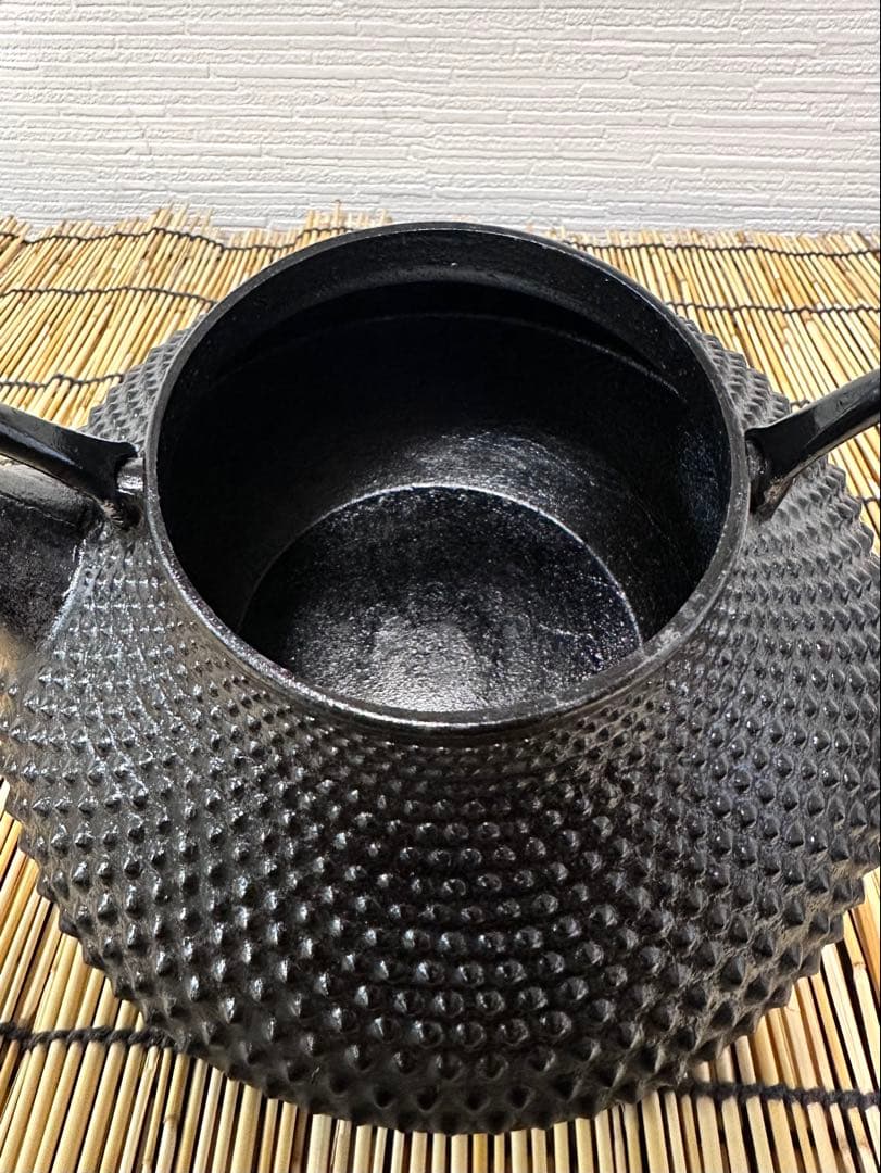 未使用品　南部伝統工芸士 及川寛治作　１５型　大アラレ　南部鉄瓶　南部鉄器　鉄瓶