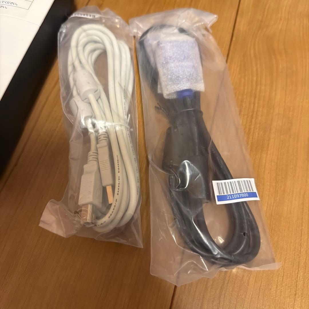 Epson EB-1780W プロジェクター 本体と付属品