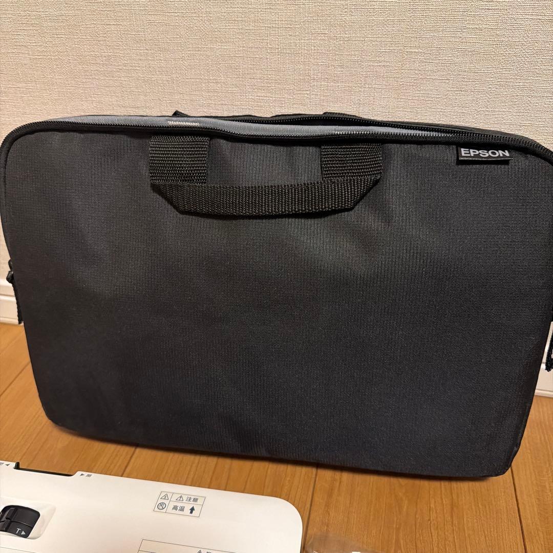 Epson EB-1780W プロジェクター 本体と付属品