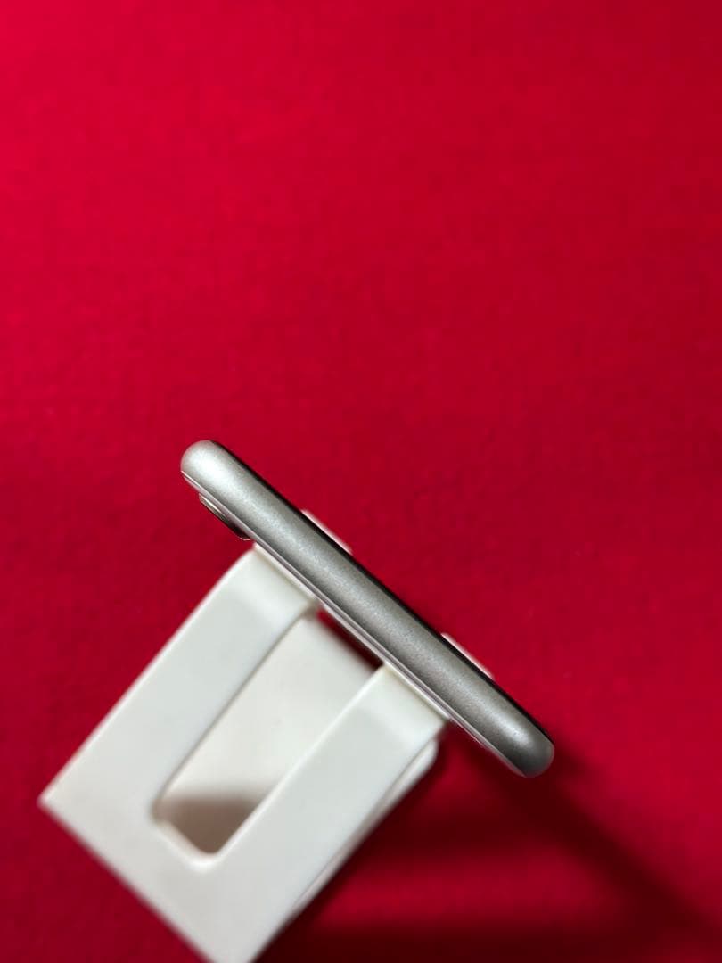 【7636】iPhone SE3第3世代スターライト 64GB simフリー