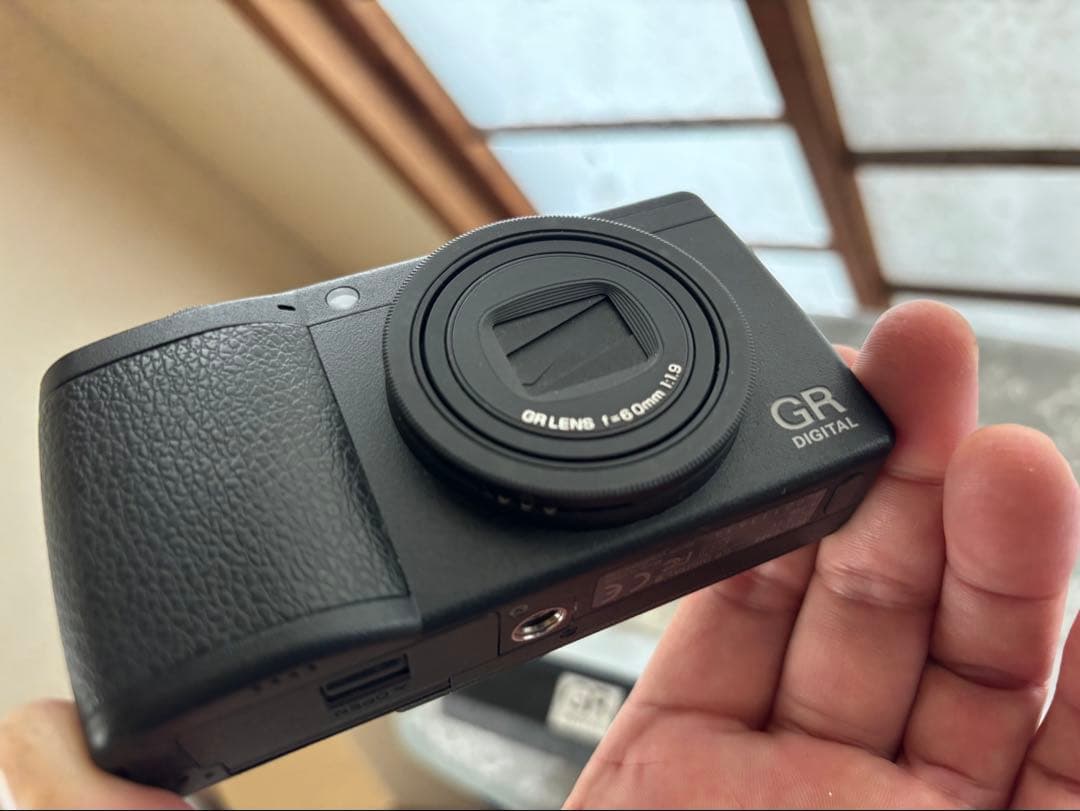 RICOH GR DIGITAL III 純正本革ケースと予備バッテリー付き